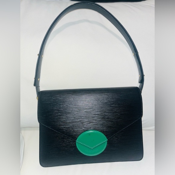 Louis Vuitton (LV) Green and Black Epi - Picture 2 of 12